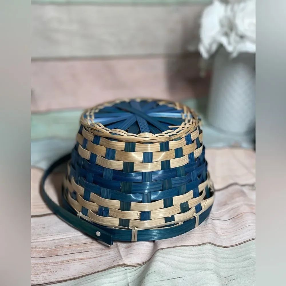 🔥❤️🔥 NEW! Round MultiColor Woven Bamboo Basket Gift Spring Decor - Picture 4 of 7